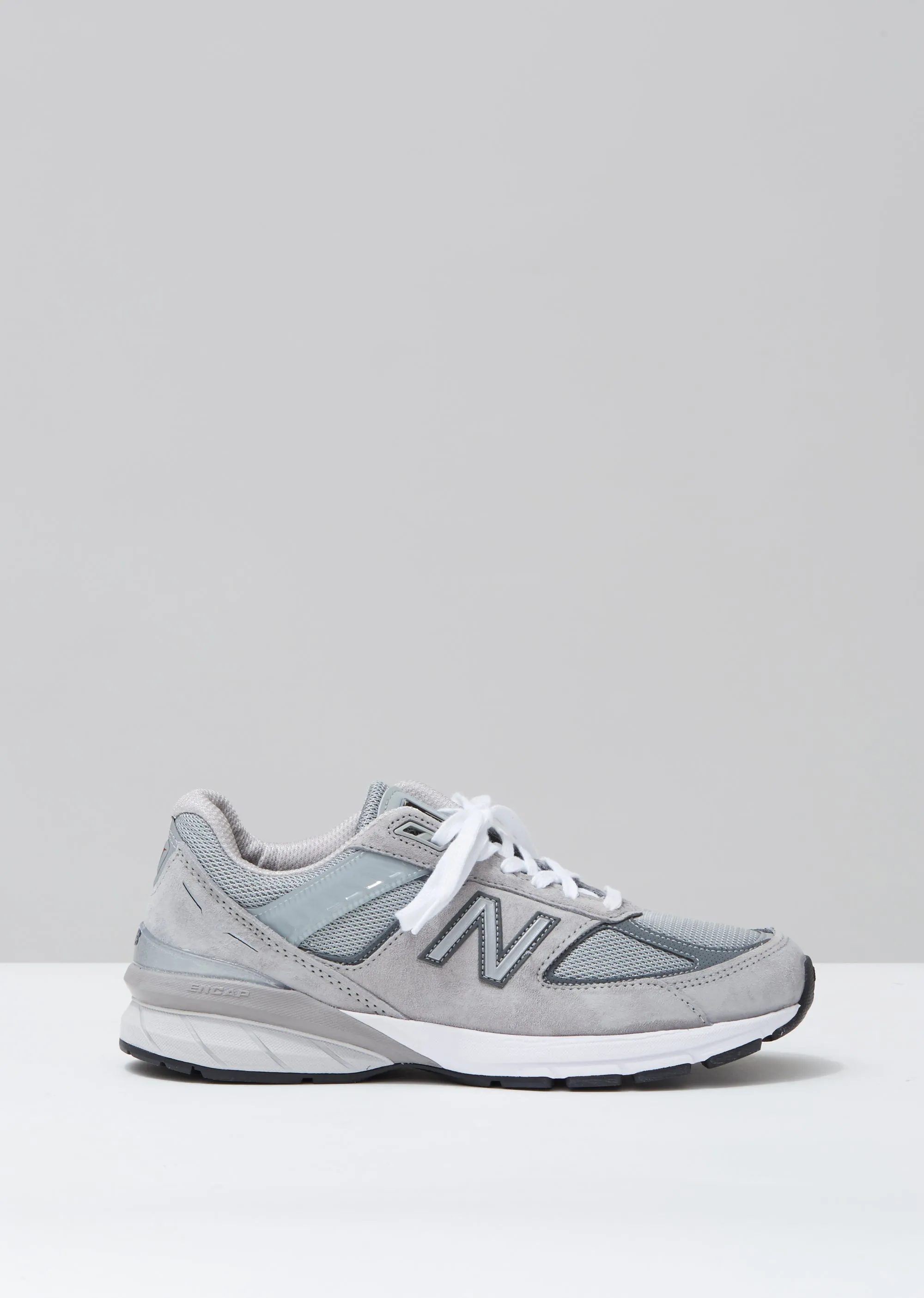 990v5 Sneakers