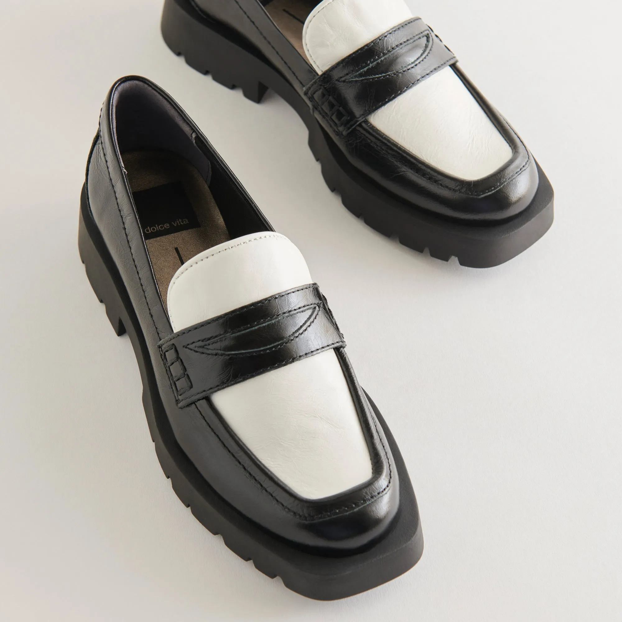 ELIAS FLATS BLACK WHITE CRINKLE PATENT - re:vita